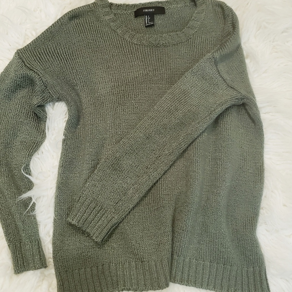 ❤2 for $15❤Pretty green sweater💛